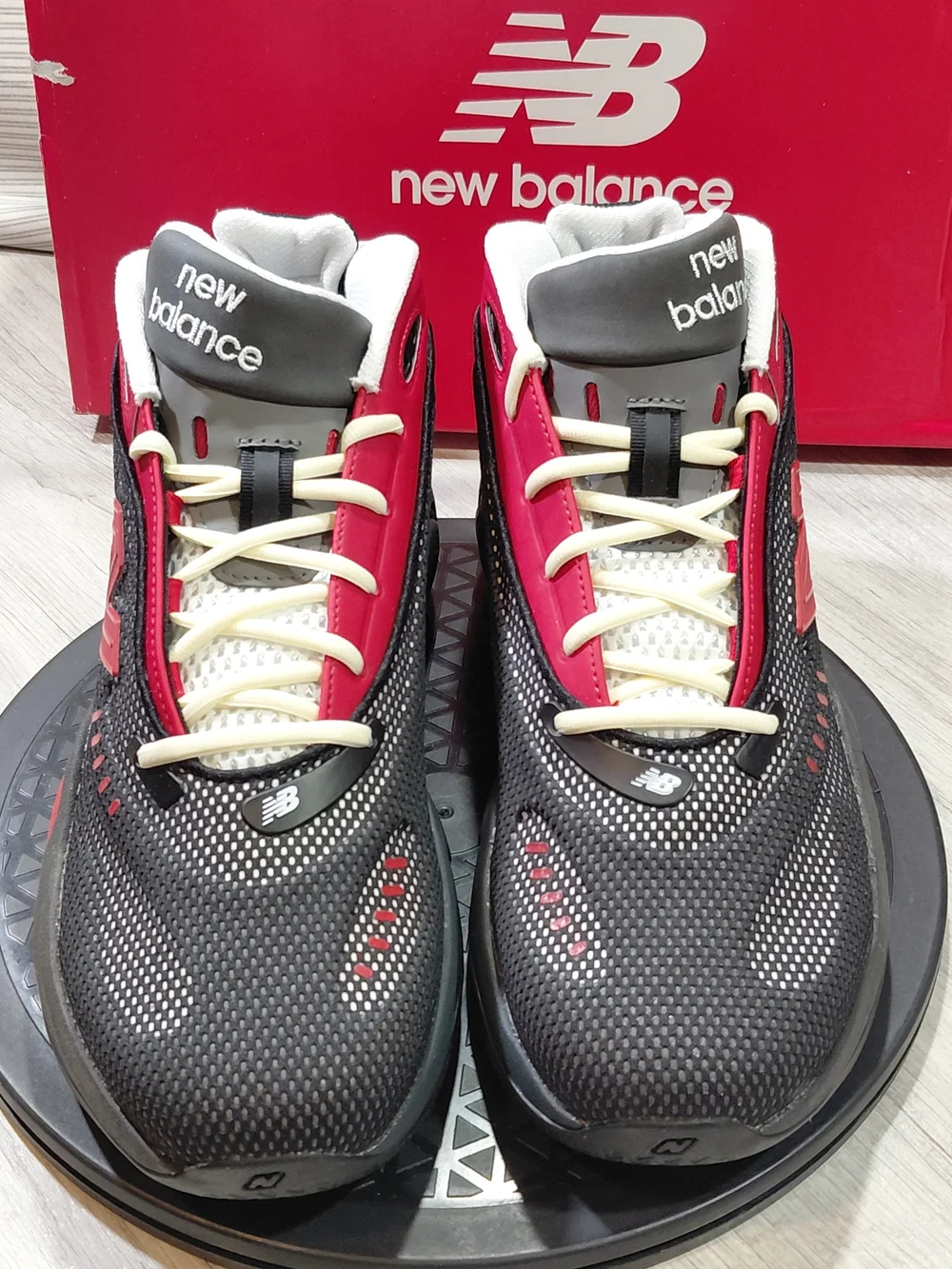 New Balance Men's P400 Black Team Red Athletic Performance Bball Shoes SIZE M11